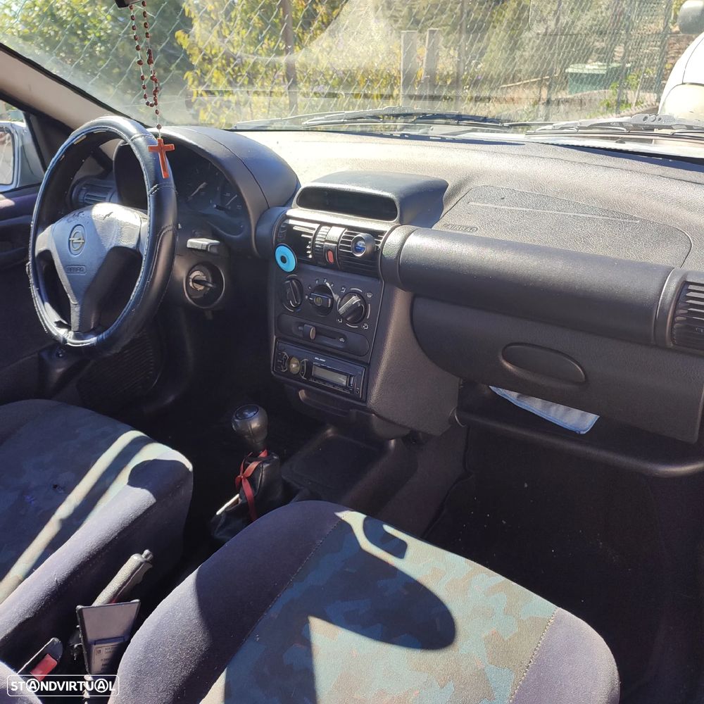 Opel Corsa 1.5 TD 100 - 10