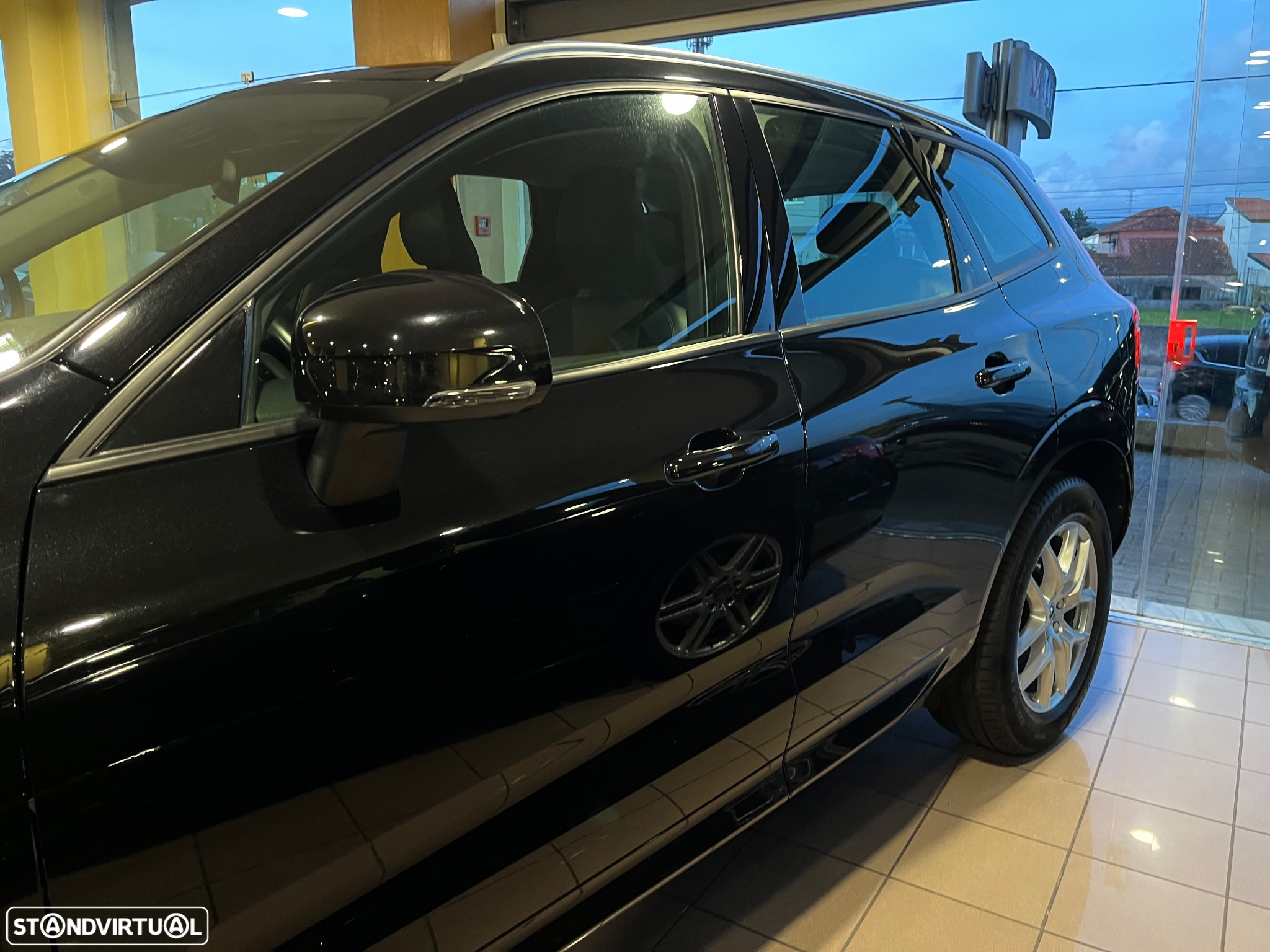 Volvo XC 60 2.0 D4 Momentum AWD Geartronic - 27