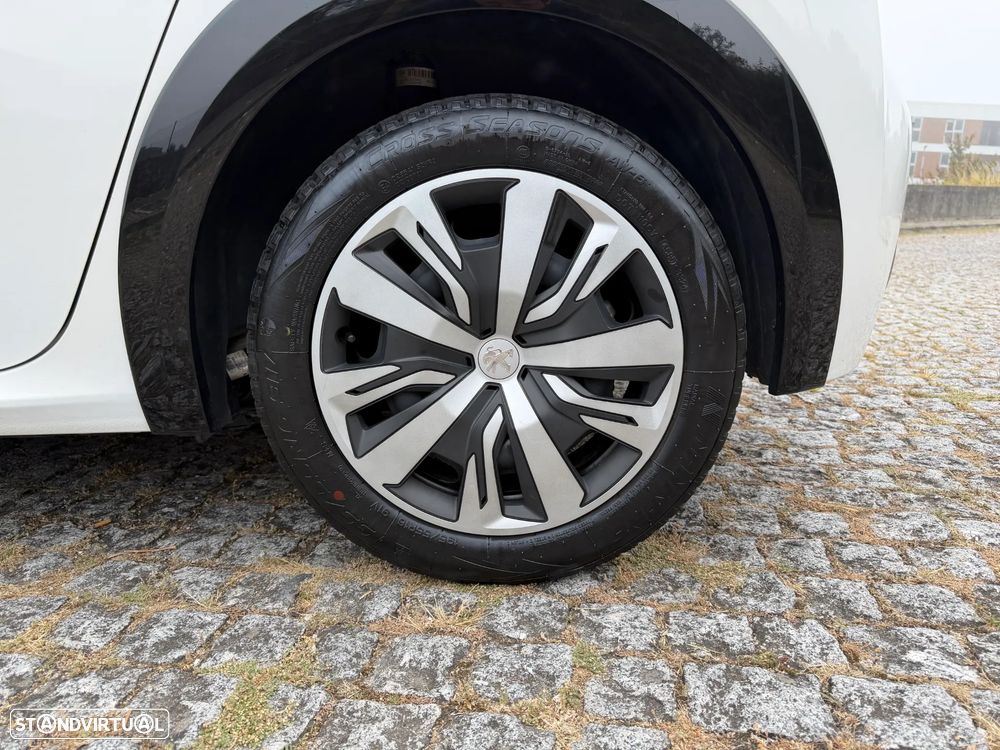 Peugeot e-208 50 kWh Active Pack — fotografia 23