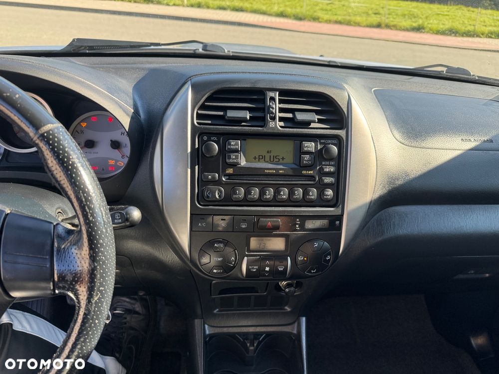 Toyota RAV4 D-4D 4x4 Sol - 28