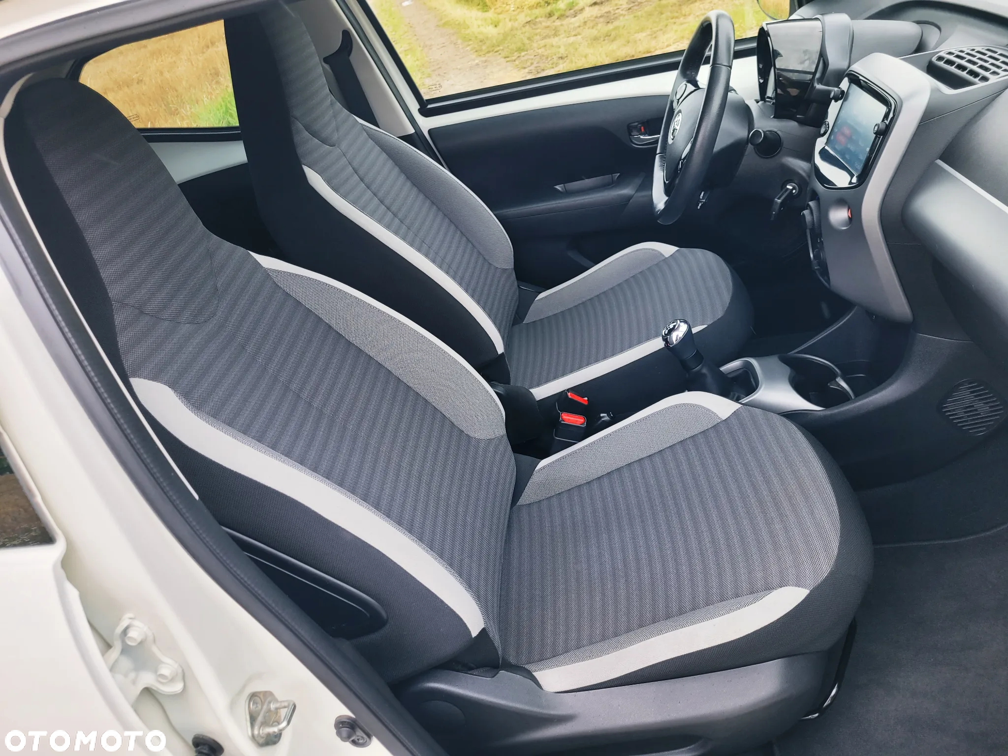 Toyota Aygo x-play connect - 16