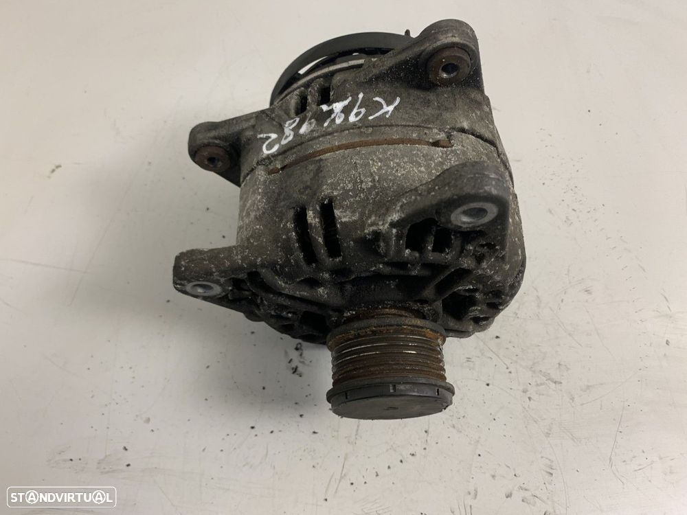 Alternador Usado NISSAN QASHQAI I 1.5 dCi REF. 0 124 525 140 MOTOR K9K282 - 4
