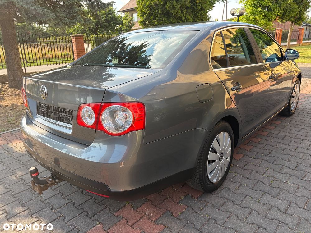 Volkswagen Jetta 1.6 Comfortline - 8