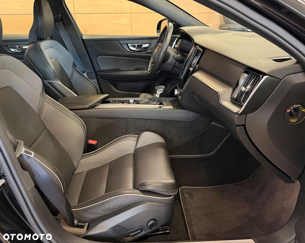 Volvo S60 T4 R-Design - 8