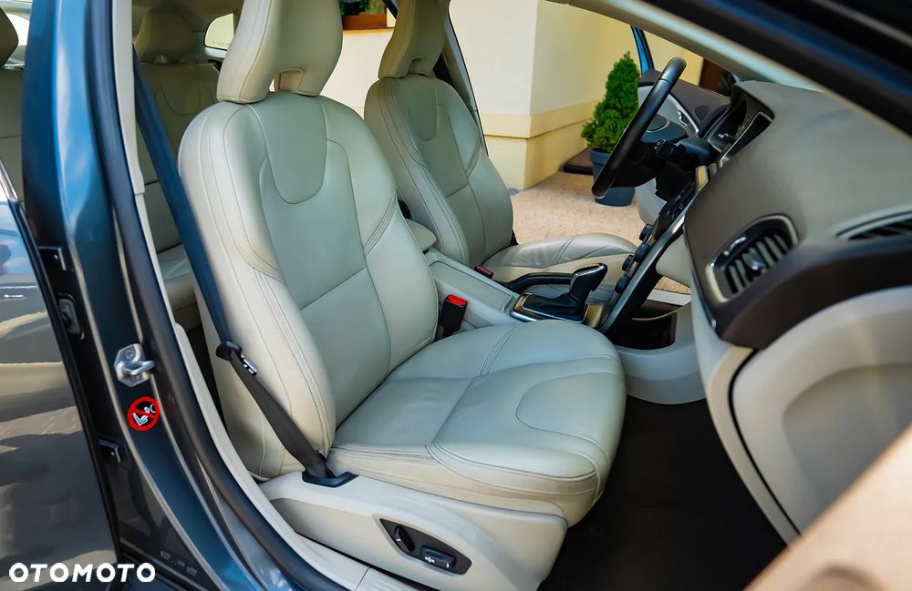 Volvo V40 T4 Powershift Summum - 26
