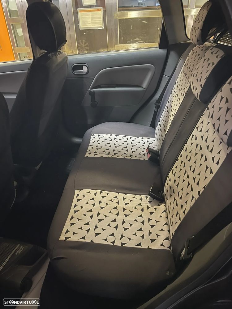 Ford Fiesta 1.25 Ghia - 11