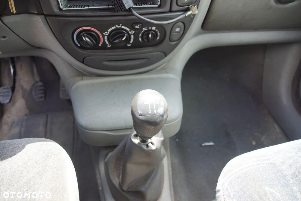 Auto na części - Renault Scenic I Lift 1.9 DTI 102 KM F9Q744 JB3983 MV632 2001R Silnik Skrzynia Drzwi Maska Błotnik Klapa Zderzak Lampa Lusterko Klamka Szyba Deska Kokpit Sterownik Moduł Czujnik Licznik Panel Kierownica - 14