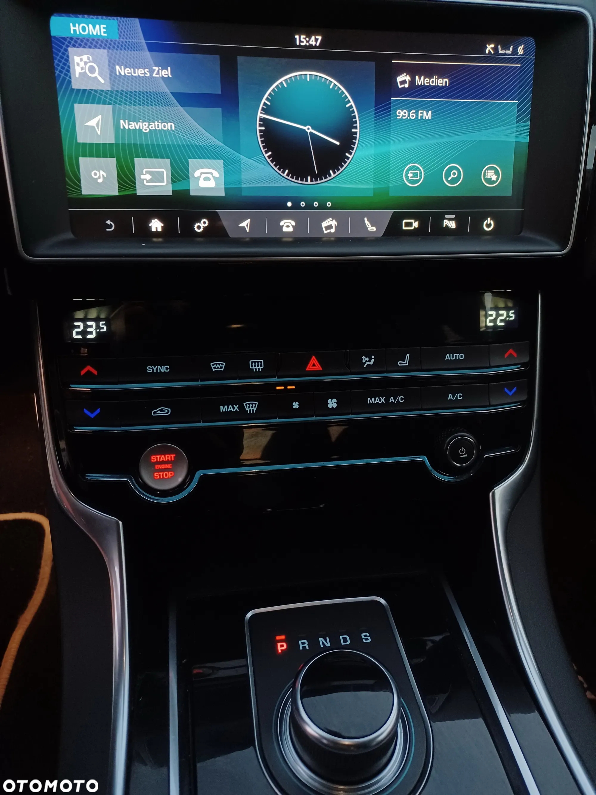 Jaguar XE - 25