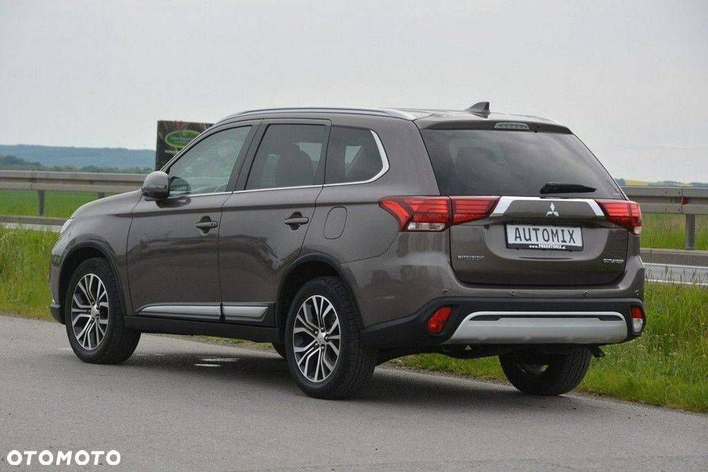 Mitsubishi Outlander 2.2 DI-D Instyle SDA 4WD - 4