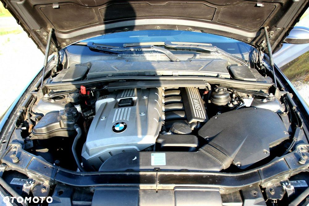 BMW Seria 3 325i - 22