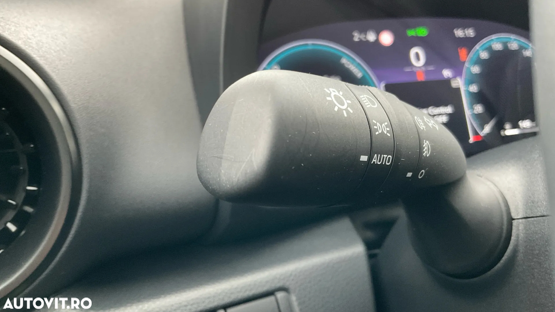 Toyota C-HR 2.0 PHEV 223 CP 4x2 CVT Exclusive - 30