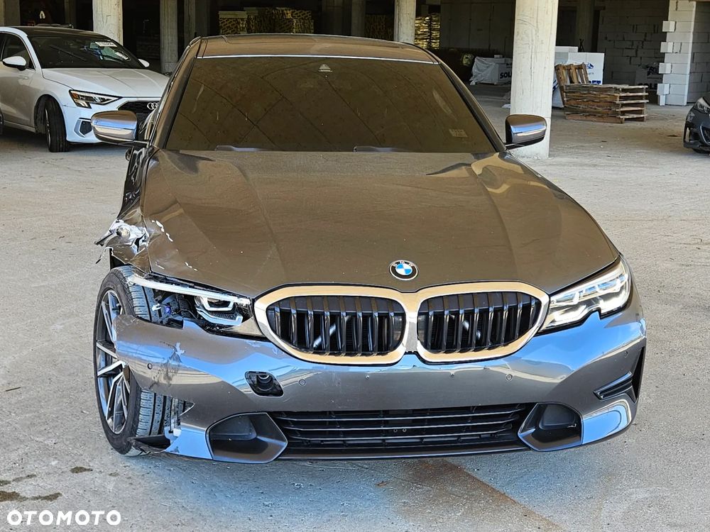 BMW Seria 3 330i xDrive Sport Line - 2