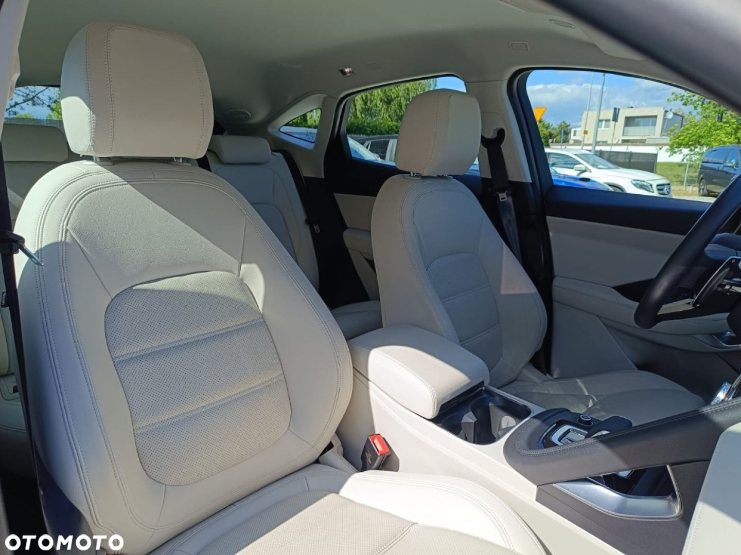 Jaguar E-Pace - 31