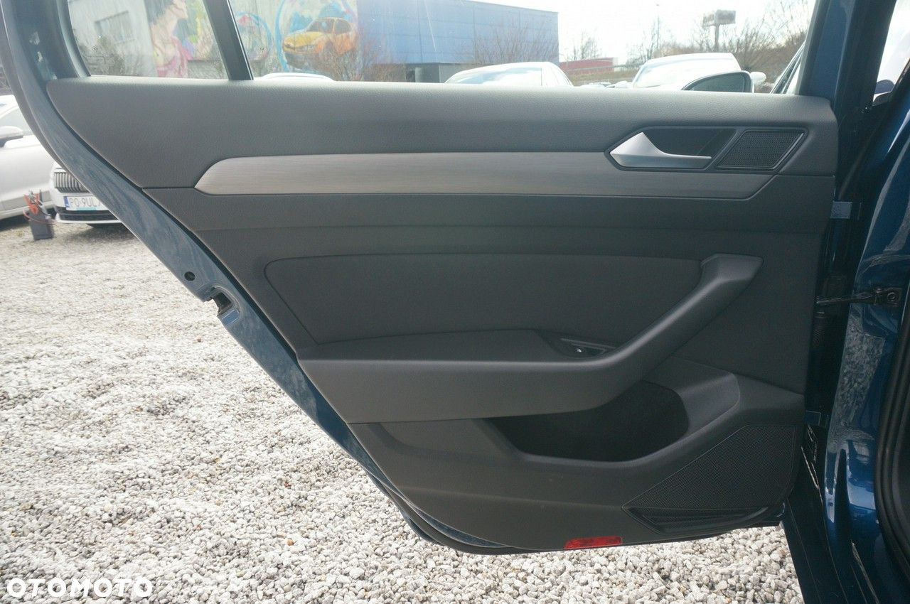 Volkswagen Passat 2.0 TDI EVO Essence - 23