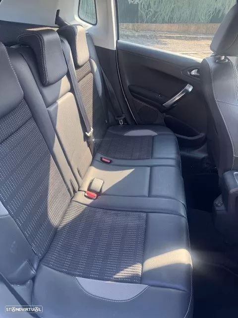 Peugeot 2008 1.2 PureTech Allure - 17