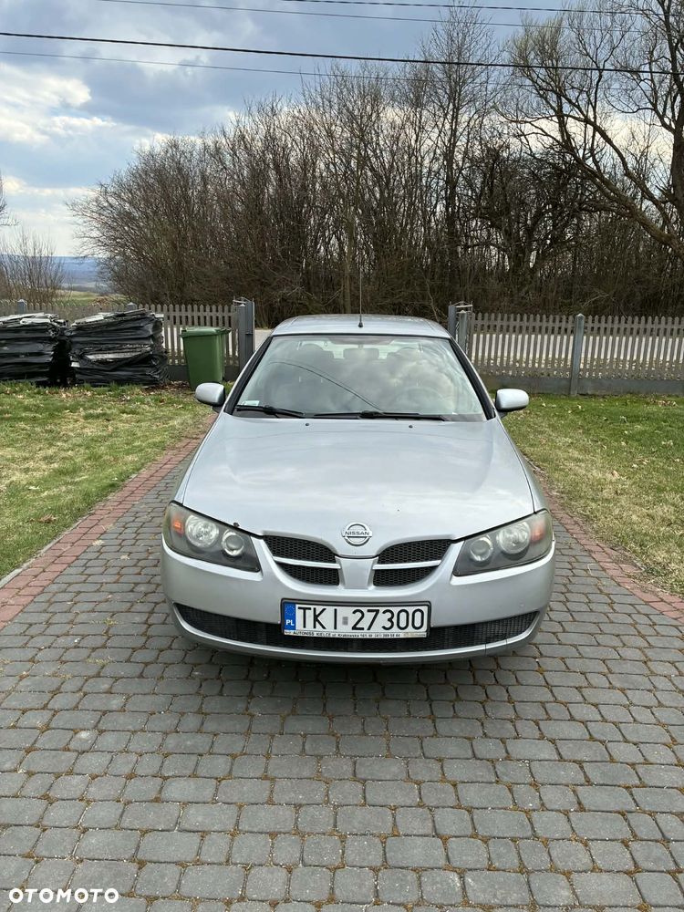 Nissan Almera 1.5 Base - 1