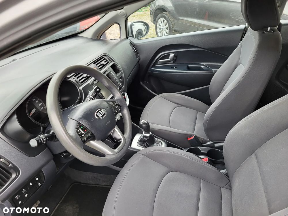 Kia Rio - 12