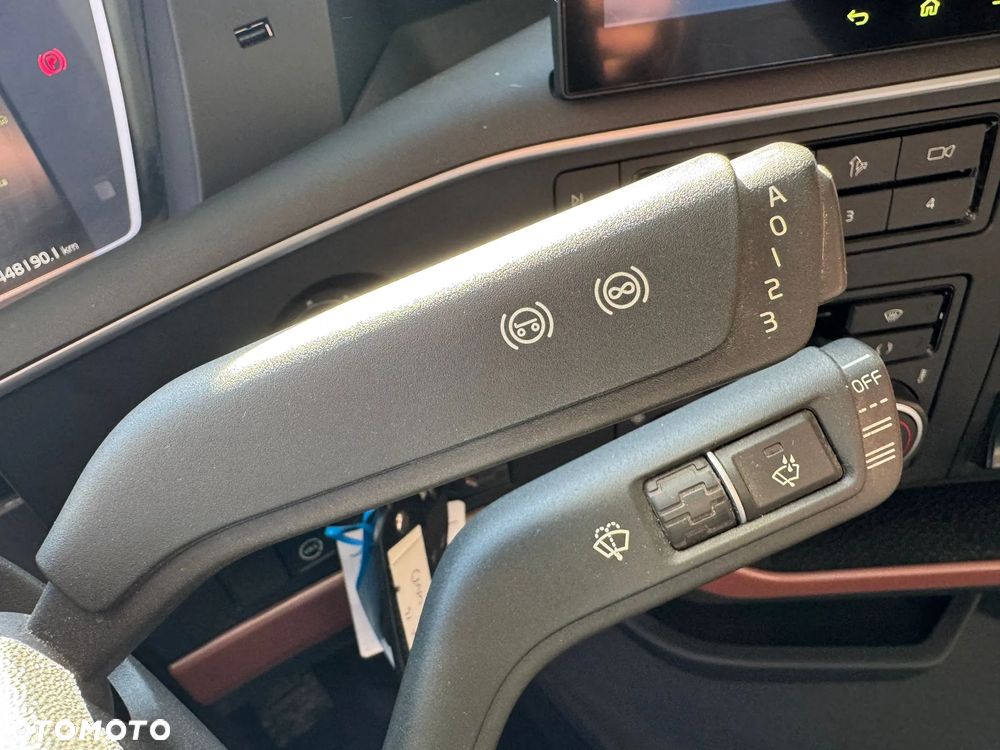 Volvo FH16 750 8x4 POJAZD DO DRZEWA - 11