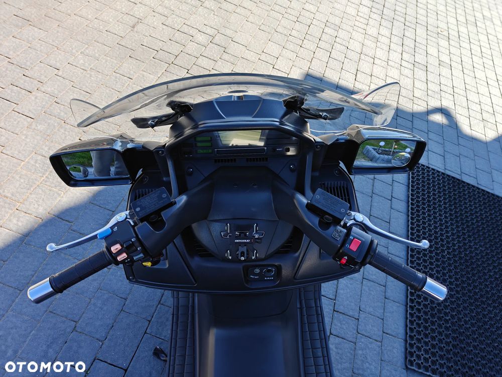 Suzuki Burgman - 8
