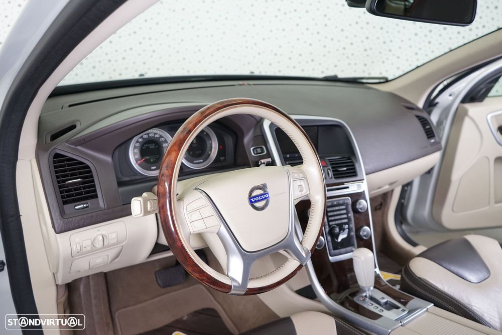 Volvo XC 60 2.0 D3 Summum Geartronic - 16