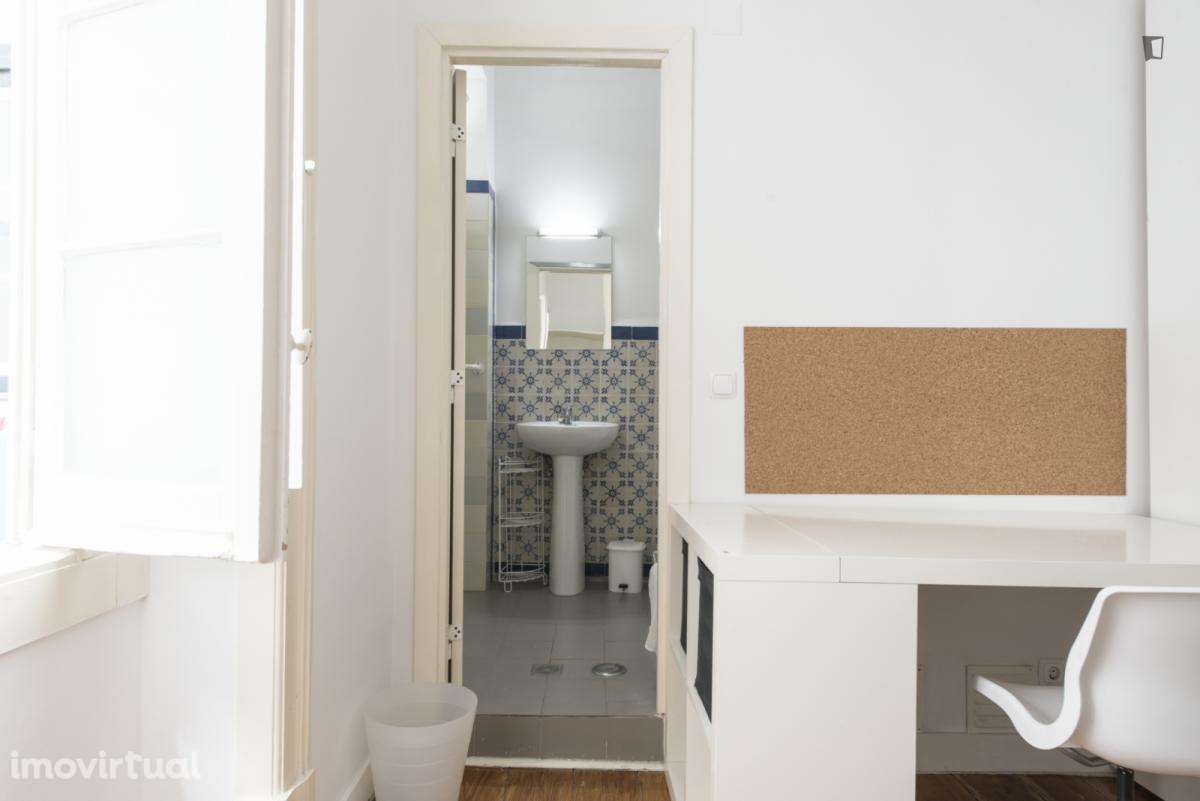 Quarto - localizado em Intendente Lisbon - Grande imagem: 5/35