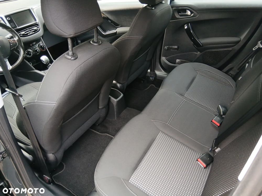 Peugeot 208 - 17
