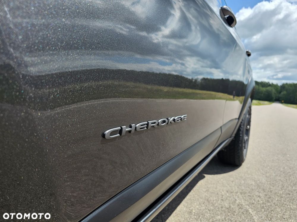 Jeep Cherokee - 27