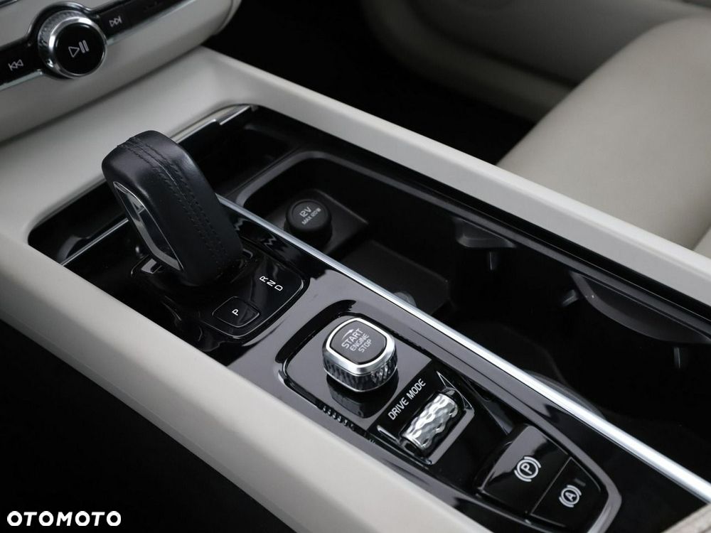 Volvo XC 60 T6 Plug-In Hybrid AWD Inscription Expression - 29