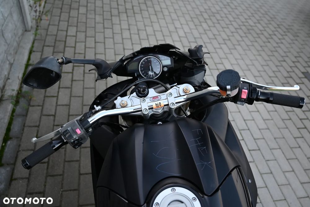 Yamaha R1 - 18