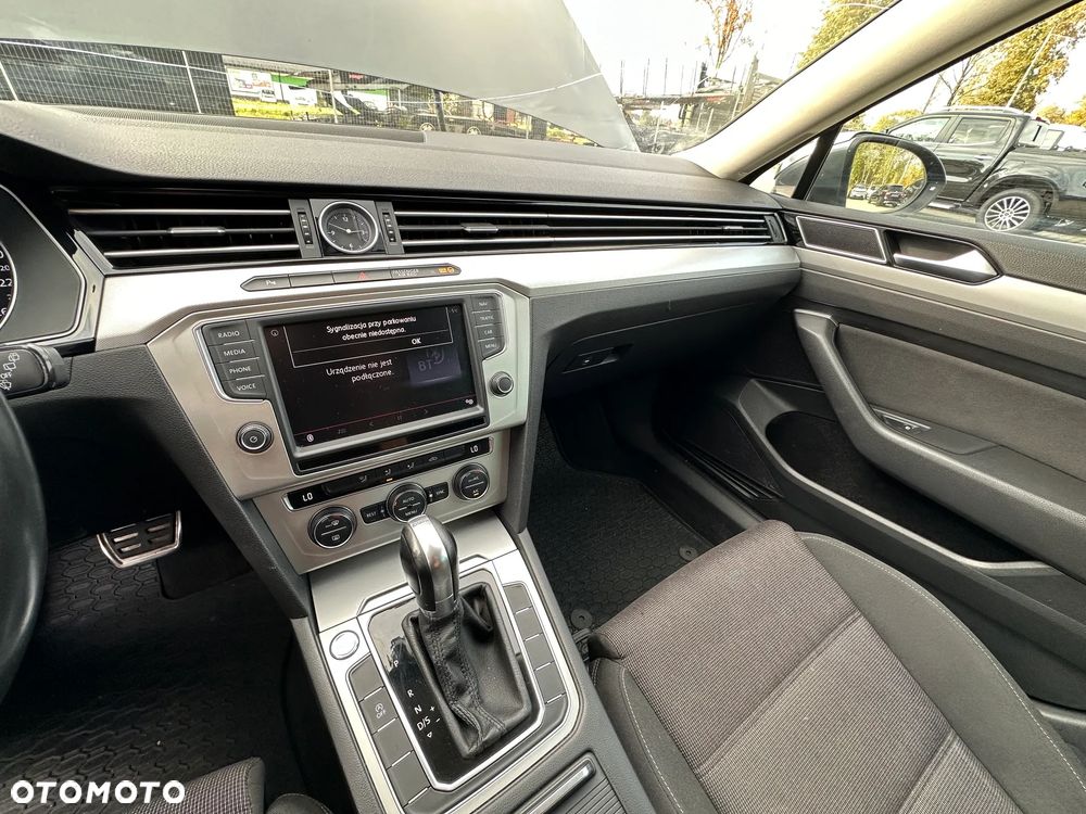 Volkswagen Passat - 12