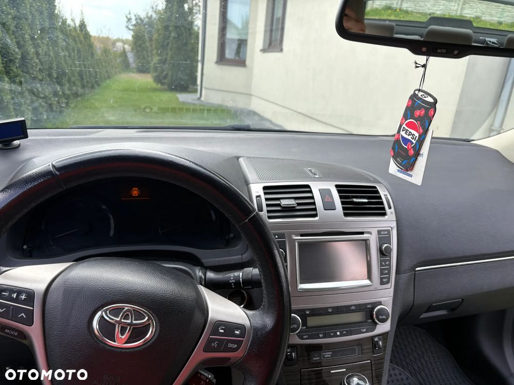 Toyota Avensis 1.8 Premium - 12