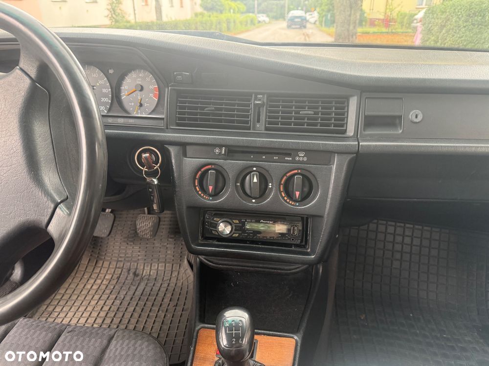 Mercedes-Benz W201 (190) - 6