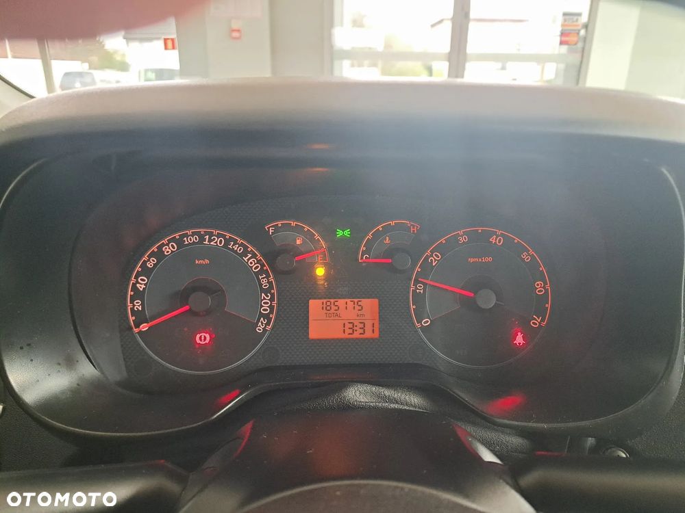 Fiat Linea 1.4 Active - 12