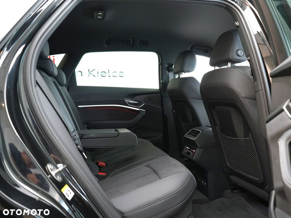 Audi Q8 e-tron - 30