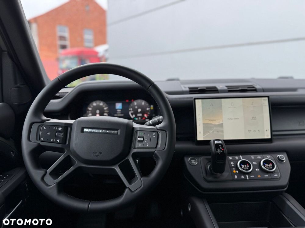 Land Rover Defender - 22