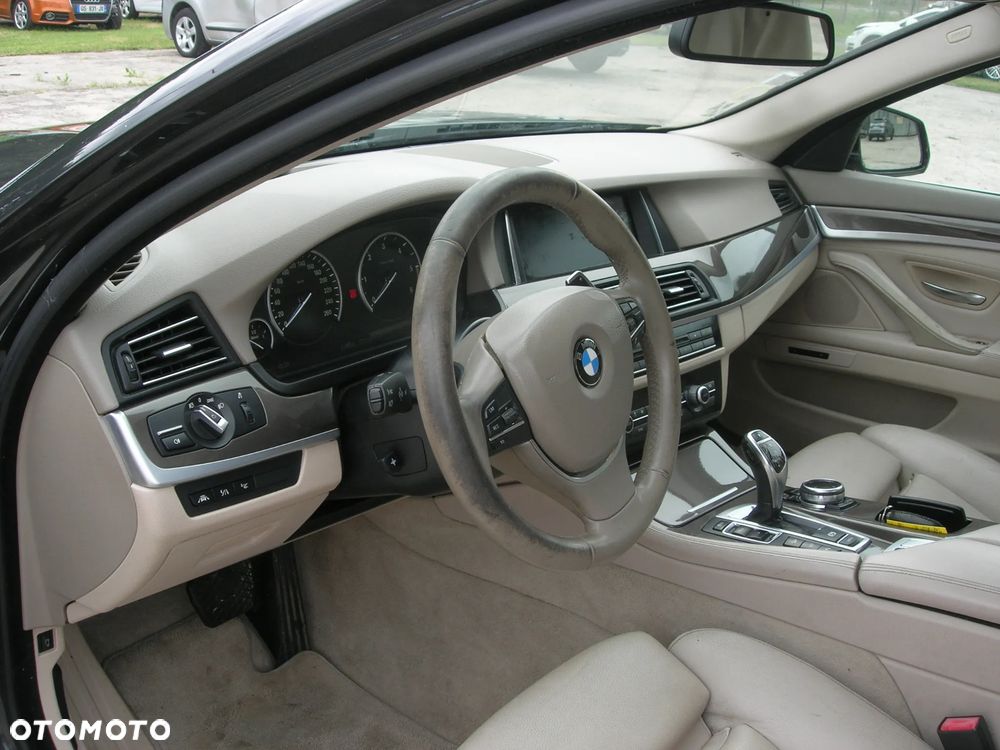 BMW Seria 5 525d xDrive Sport-Aut Luxury Line - 11