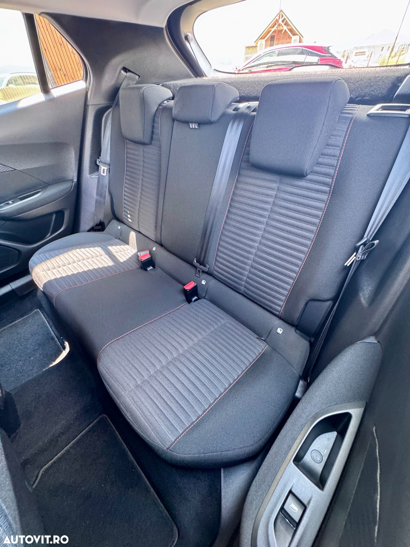 Peugeot 2008 1.2 PureTech EAT8 STT Active Pack - 10