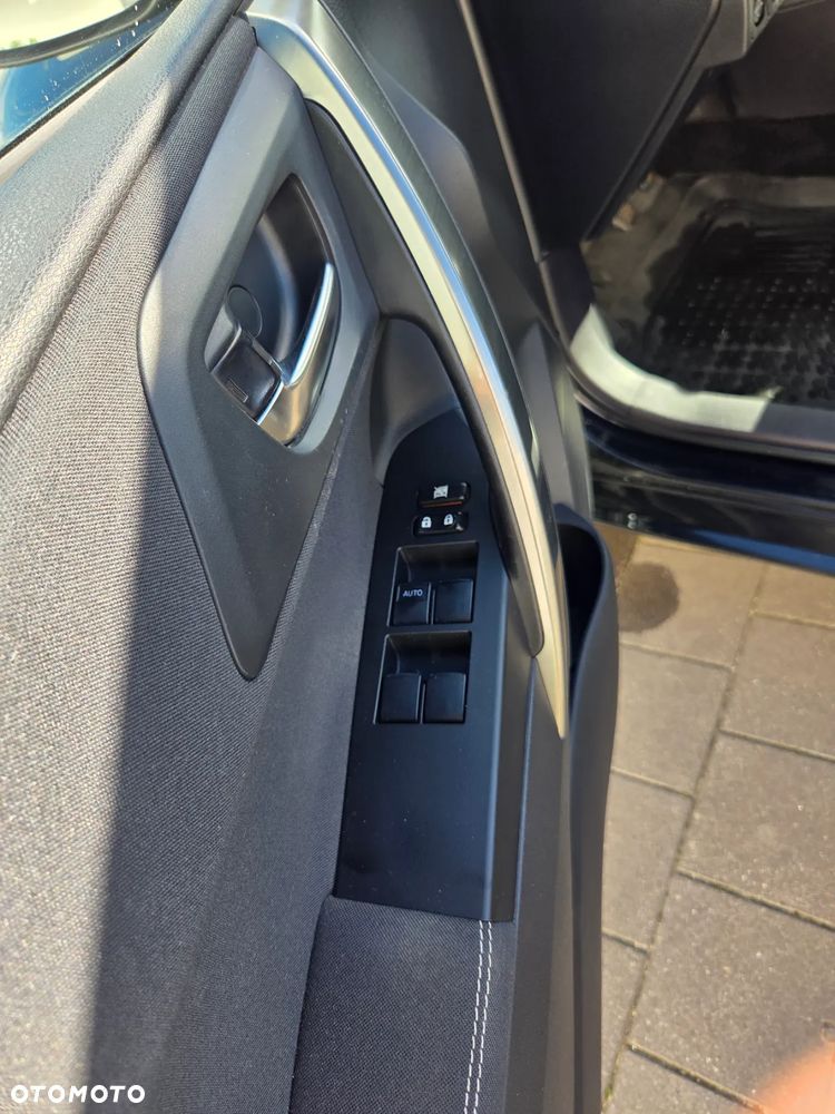 Toyota Auris 1.6 Premium Comfort - 21