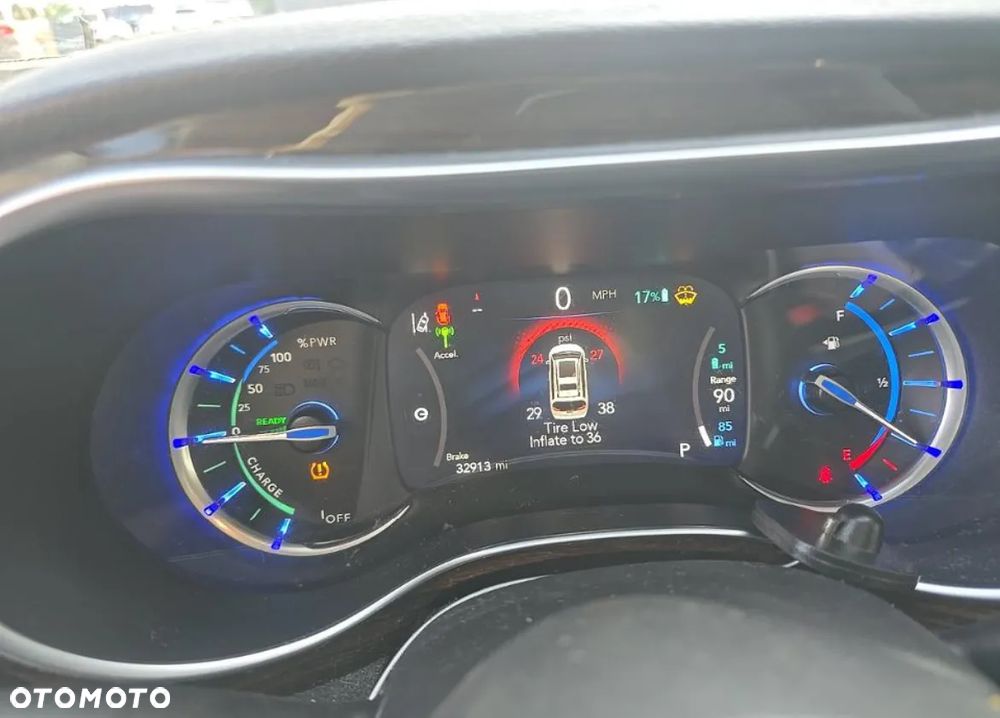 Chrysler Pacifica - 12