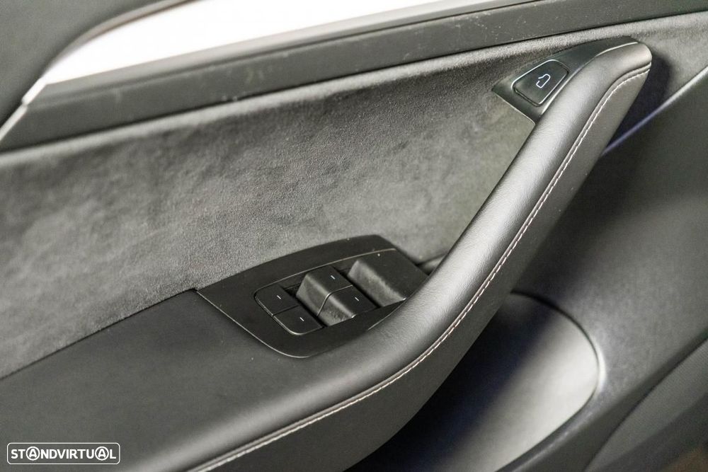 Tesla Model 3 Long Range AWD Dual Motor - 36