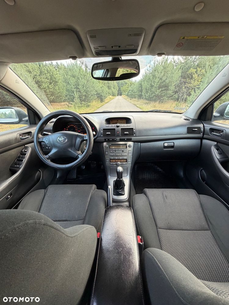 Toyota Avensis 2.0 VVT-i High - 13