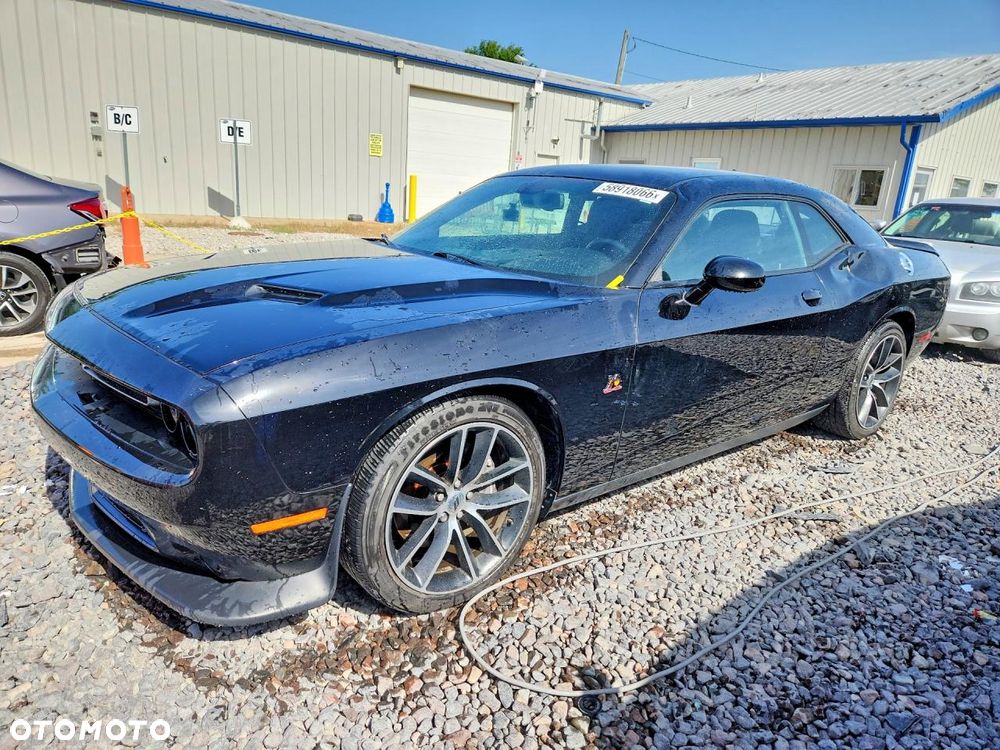 Dodge Challenger - 1