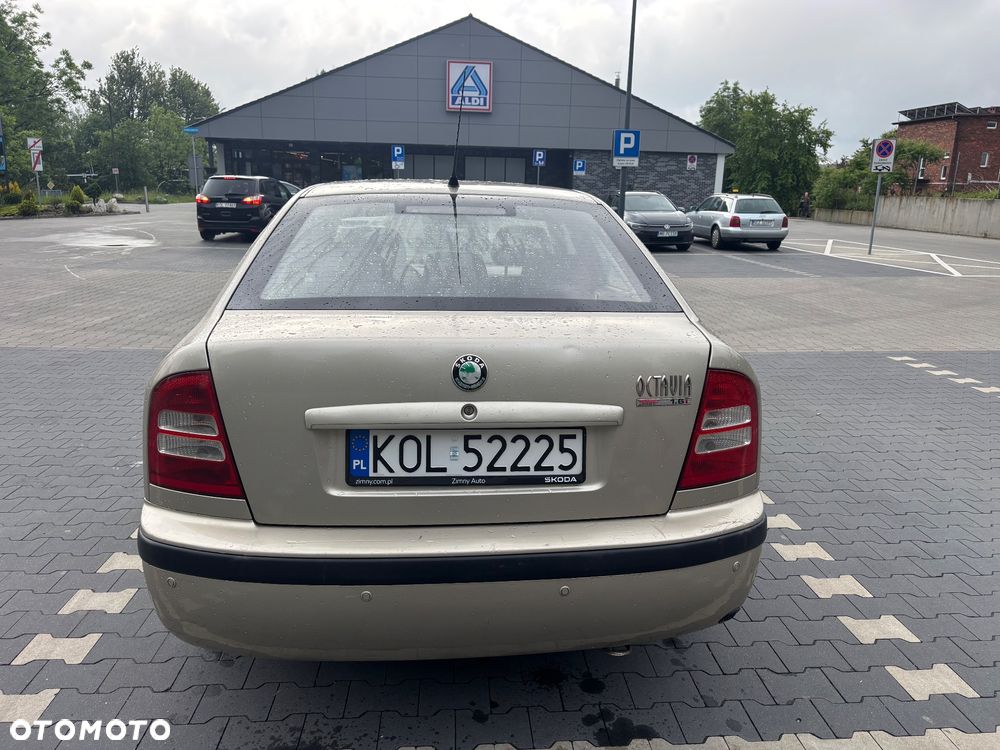 Skoda Octavia 1.6 Tour Plus - 10