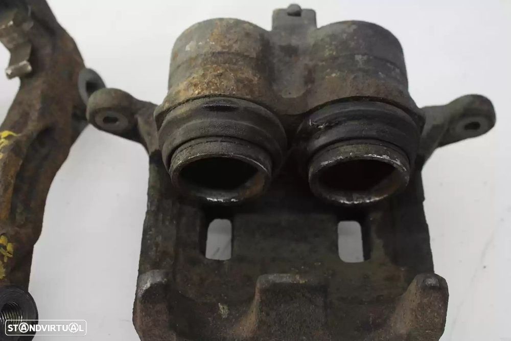 PINÇA TRAVÃO FRONTAL DIREITA NISSAN NP300 NAVARA 2006 -D.D. - 1