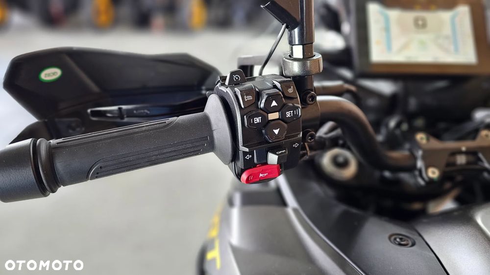 QJMOTOR SRT900SX - 6