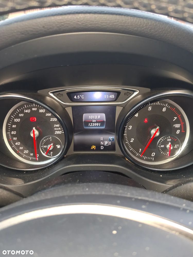 Mercedes-Benz GLA 200 7G-DCT - 7