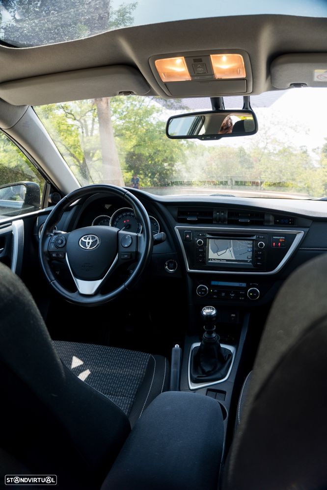 Toyota Auris 1.4 D-4D Exclusive +P.Sport+VSC - 17