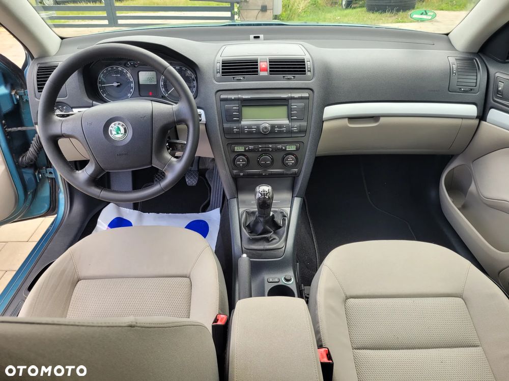 Skoda Octavia 1.6 Ambiente - 19