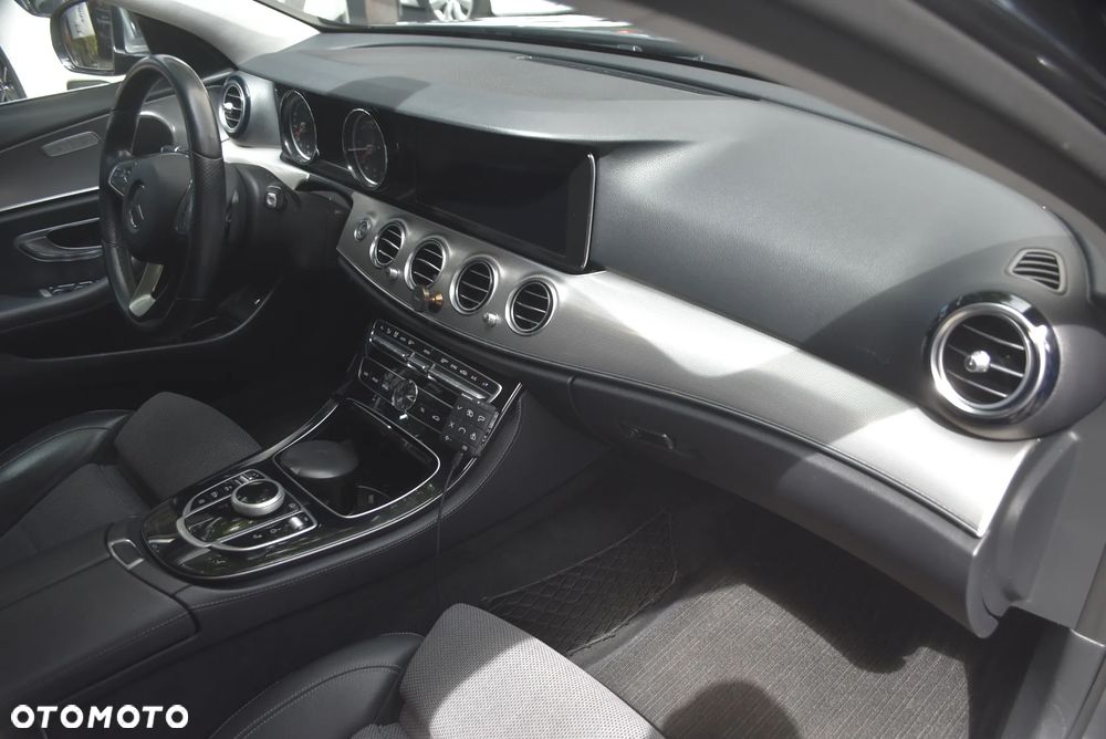 Mercedes-Benz Klasa E 220 d 9G-TRONIC Exclusive - 8