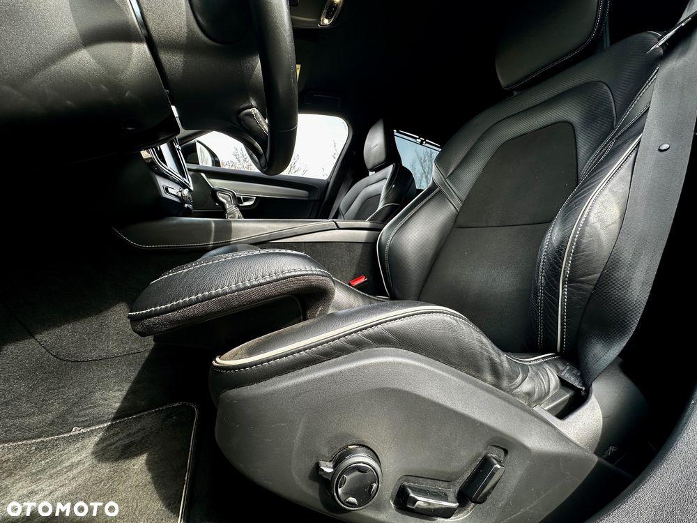 Volvo S90 D4 R-Design - 37